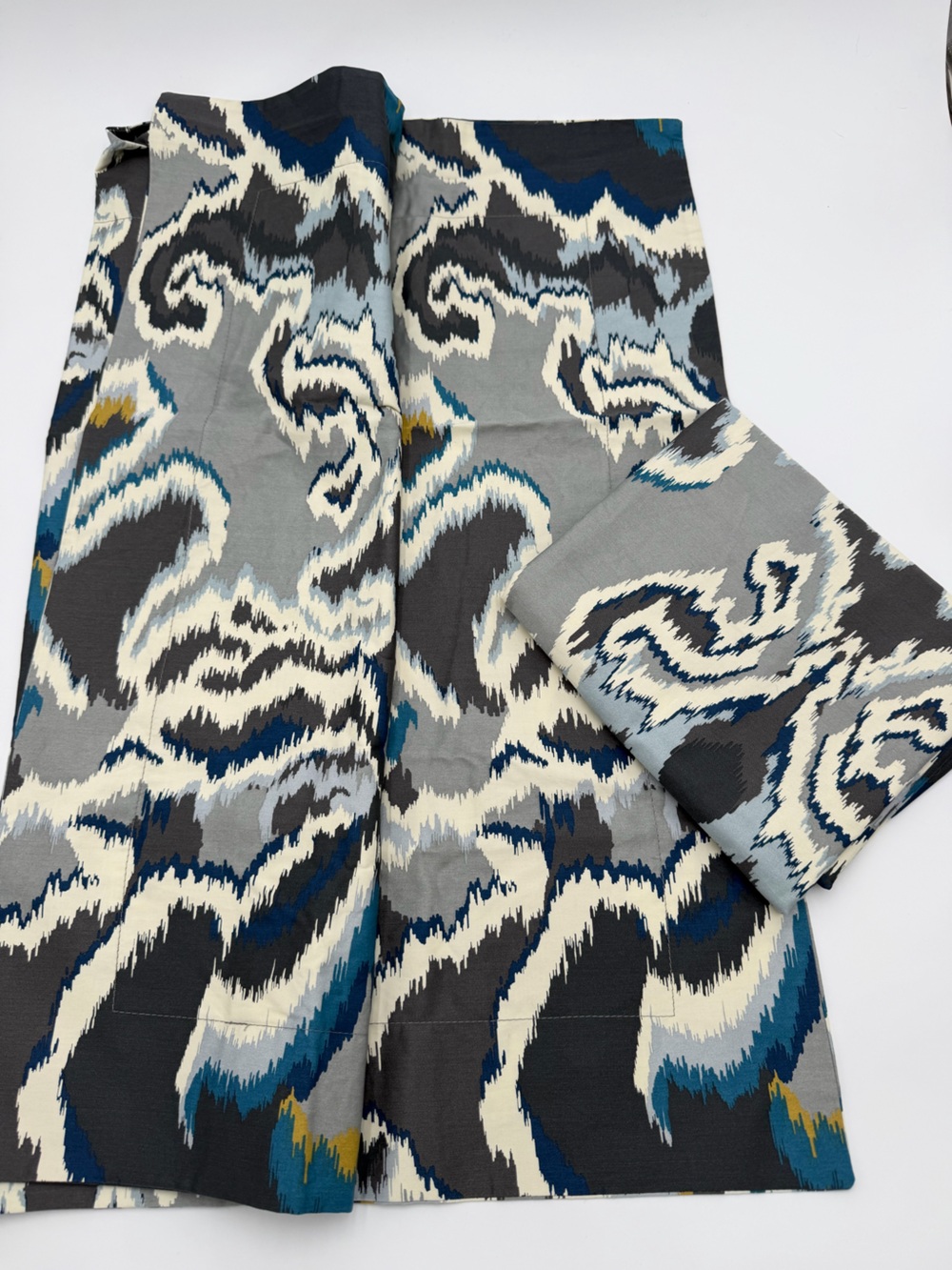 Williams Sonoma Abstract Blue and Gray Pillow shams 2x
